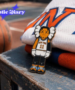Jalen-Brunson-Knicks-KAWS-Button-Pin-4.jpg