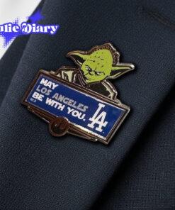 Star-Wars-x-Dodgers-_-Baby-Yoda-_-Darth-Vader-Button-Pin-5.jpg