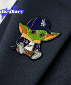 Star-Wars-x-Dodgers-_-Baby-Yoda-_-Darth-Vader-Button-Pin-7.jpg
